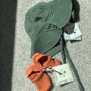 Kate Quinn Organic Cotton Infant Set Hat & Booties